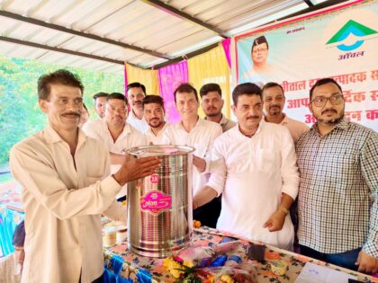 आँचल दुग्ध संघ ने 21 दुग्ध समितियों को 18,53,088 रुपये बोनस एवं 1,72,000 रुपये आर्थिक सहायता वितरित